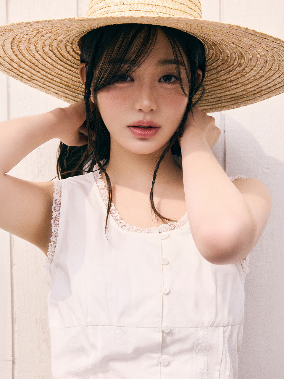 rolarola LACE CROP SLEEVELESS BLOUSE WHITE (Jang Wonyoung WAER) rolarola  DKshop